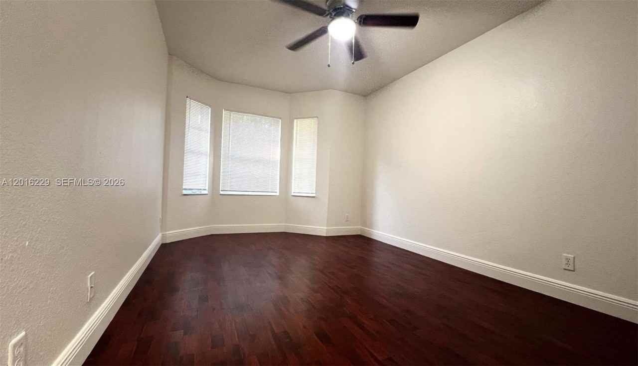 11307 Port St #11307 - Photo 7 of 8