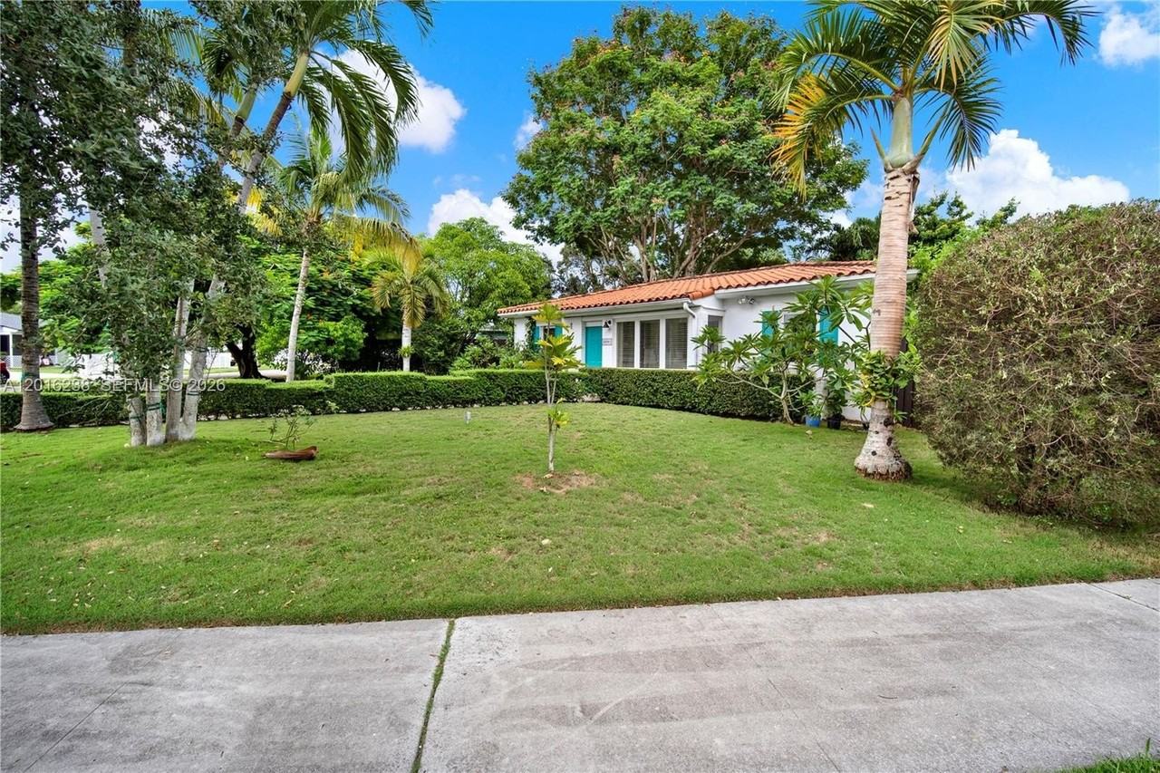 6890 Sw 51st St - Photo 3 of 36