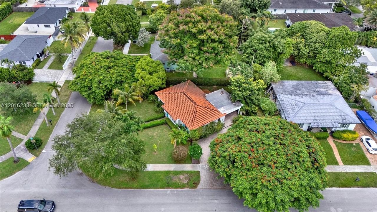 6890 Sw 51st St - Photo 6 of 36