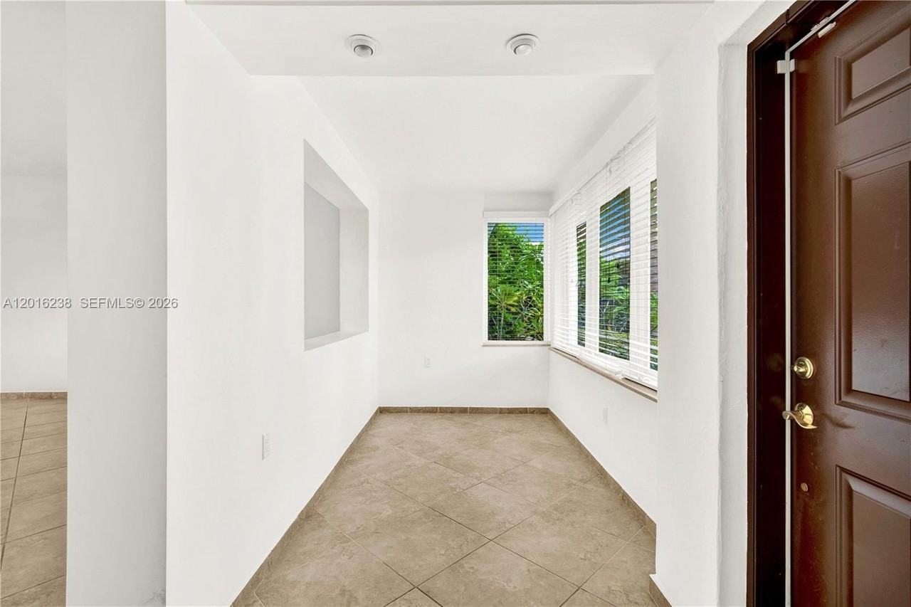 6890 Sw 51st St - Photo 7 of 36