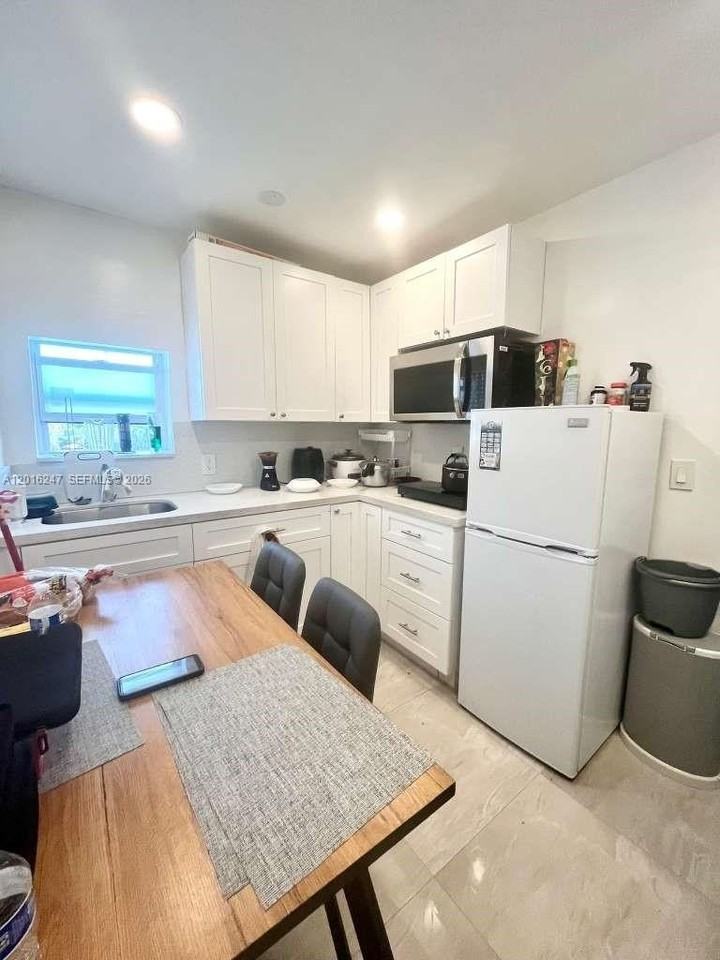 6201 Sw 37th Ct #3B - Photo 2 of 5
