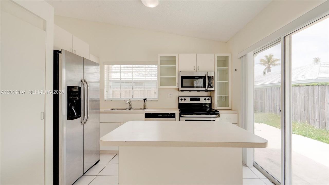 6410 Sw 112th Pl - Photo 5 of 8