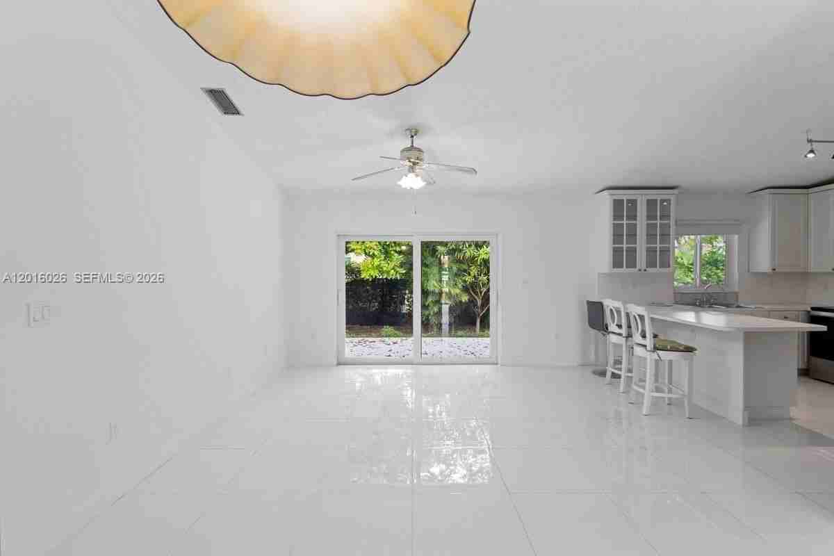 9617 Sw 144th Pl - Photo 2 of 8