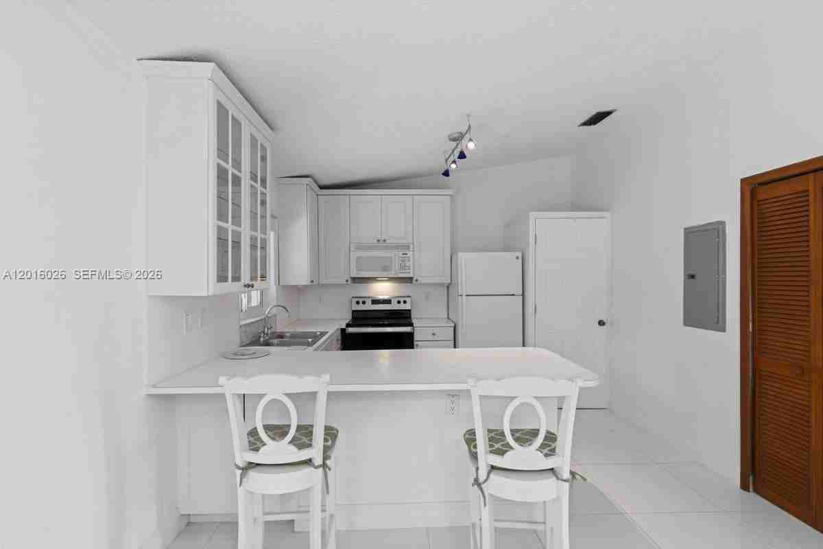 9617 Sw 144th Pl - Photo 6 of 8