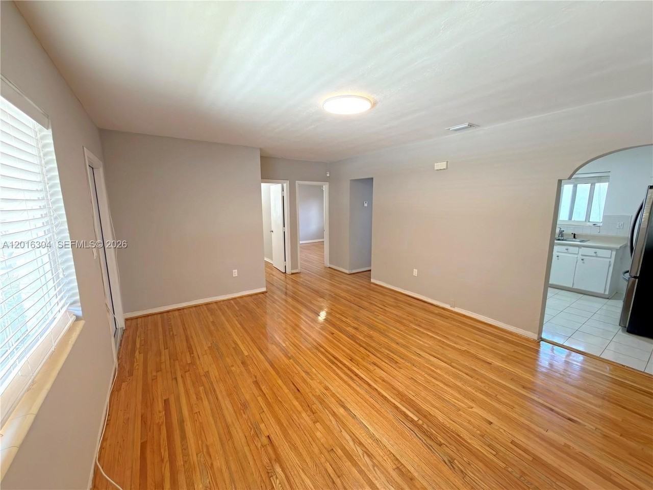 4 Ne 47th St #4 - Photo 4 of 12