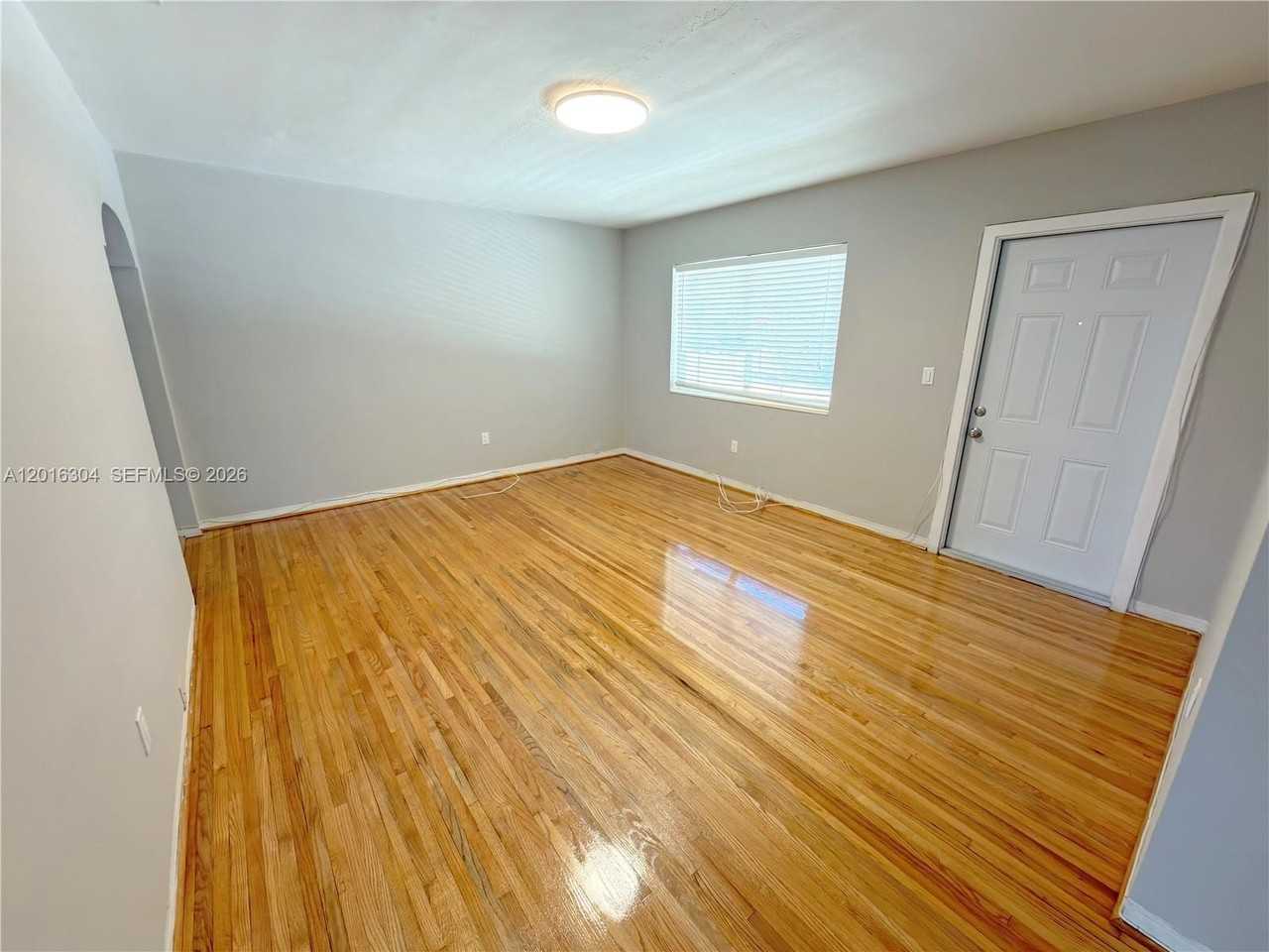 4 Ne 47th St #4 - Photo 5 of 12