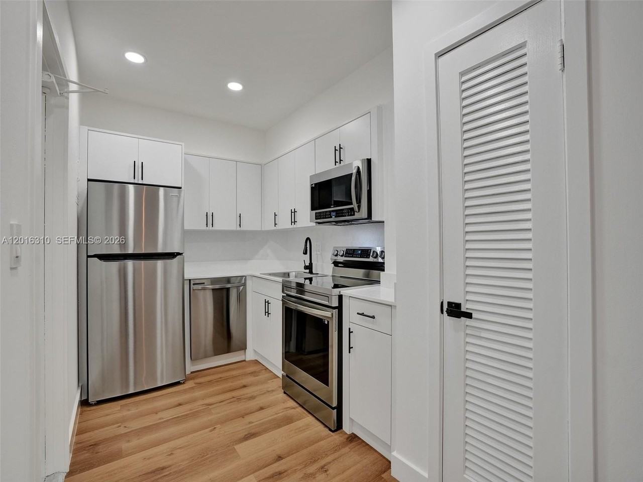 2426 Se 17th St #204A - Photo 7 of 25