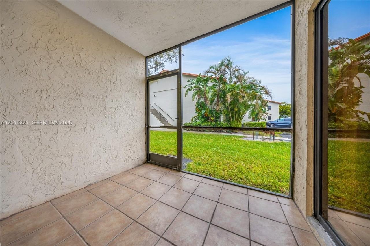 5521 Courtyard Dr #5521 - Photo 7 of 23