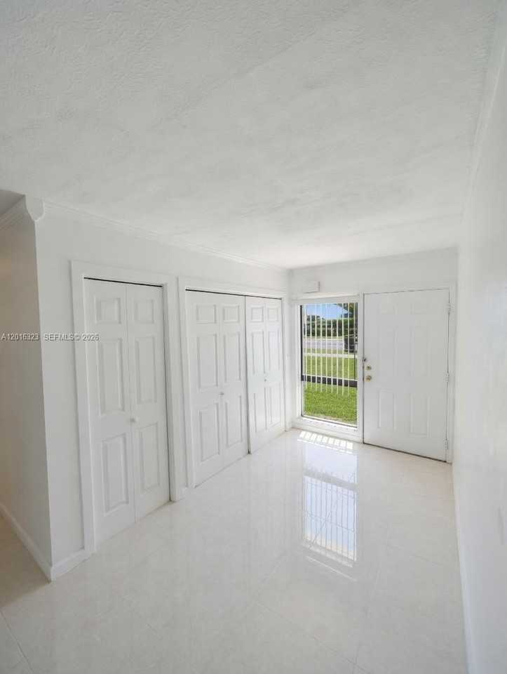 261 Ne 40th St #261 - Photo 5 of 8