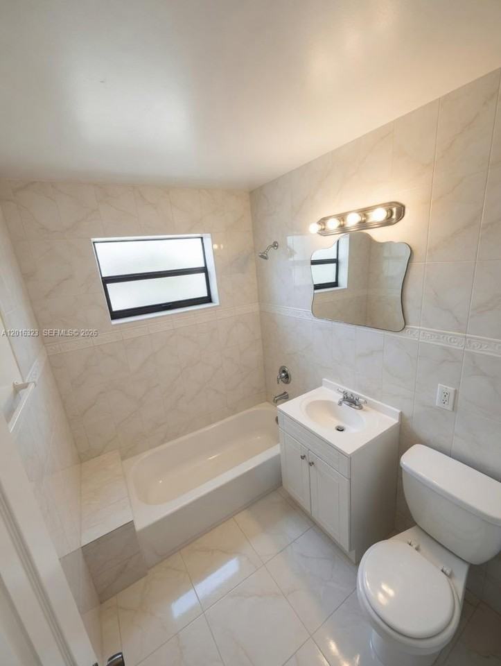 261 Ne 40th St #261 - Photo 7 of 8