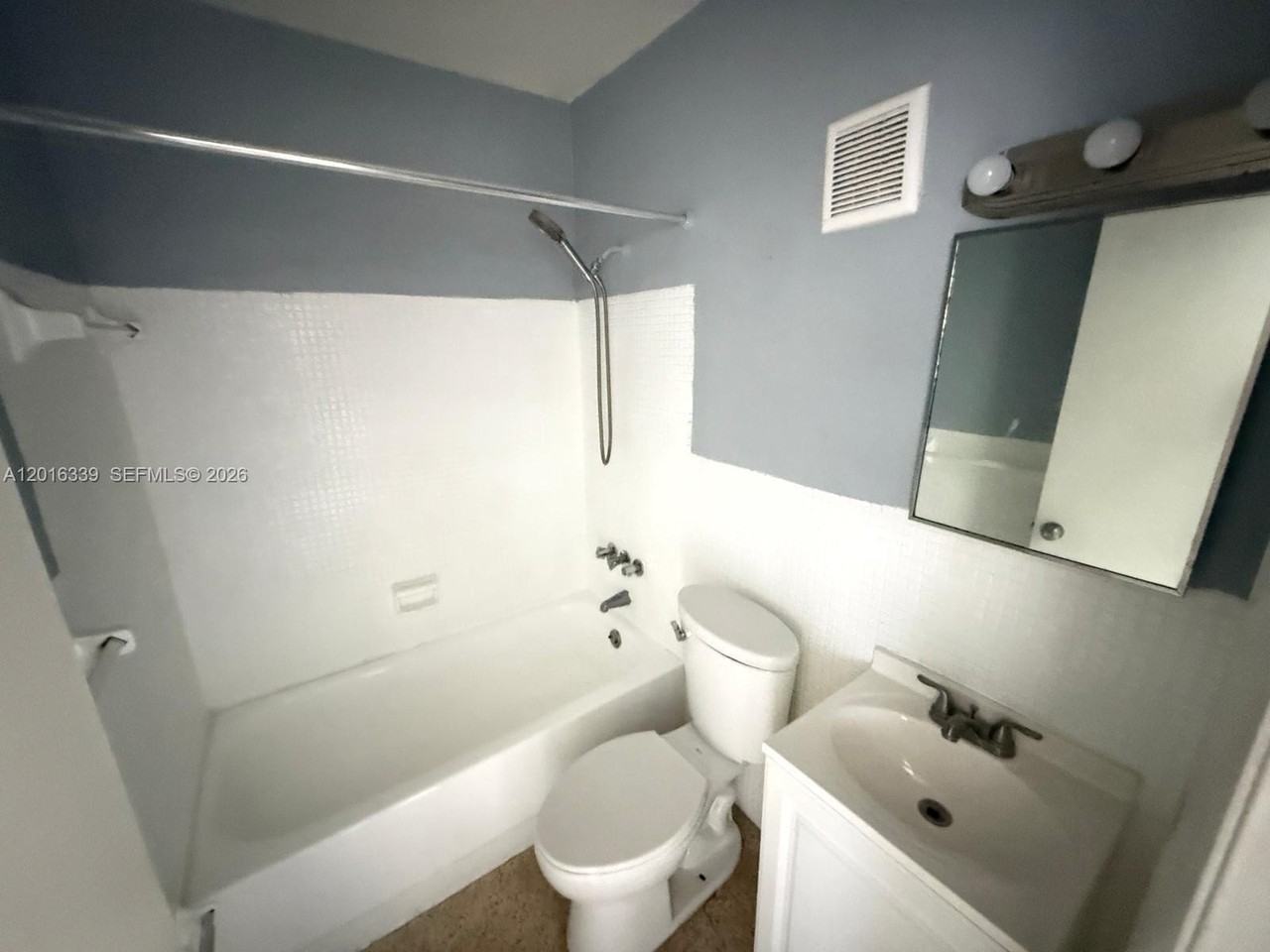 990 Sw 4th St #6 - Photo 2 of 6