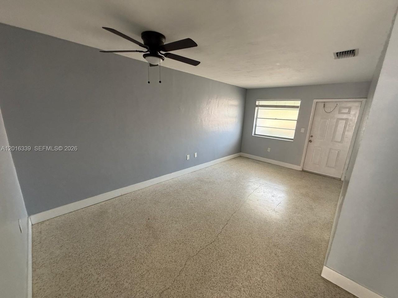 990 Sw 4th St #6 - Photo 5 of 6