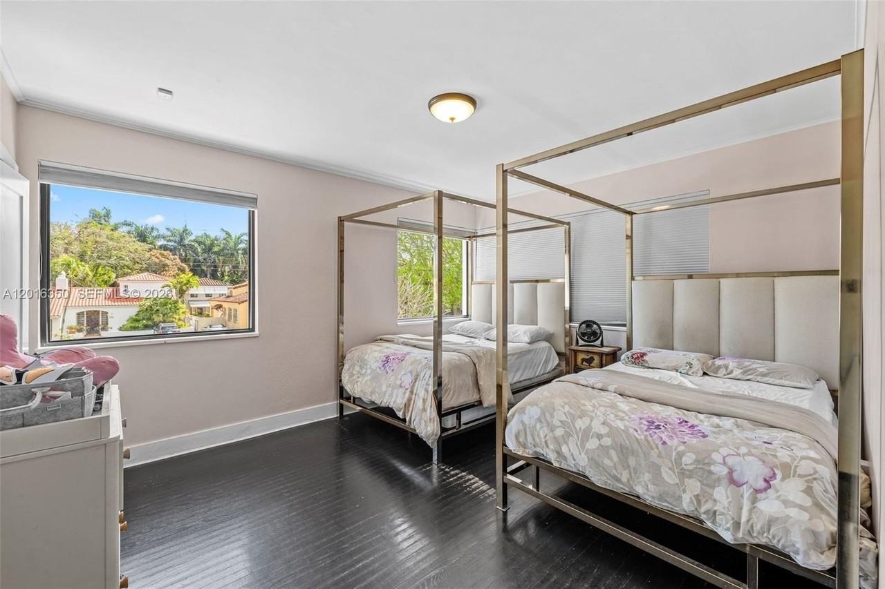 3420 Sheridan Ave - Photo 3 of 34