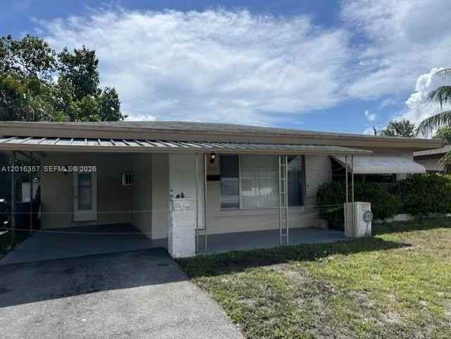 2201 N 57th Ave - Photo 2 of 31