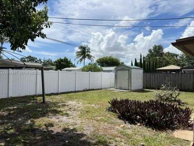 2201 N 57th Ave - Photo 3 of 31