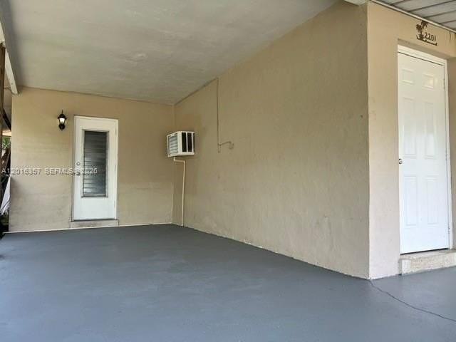 2201 N 57th Ave - Photo 4 of 31