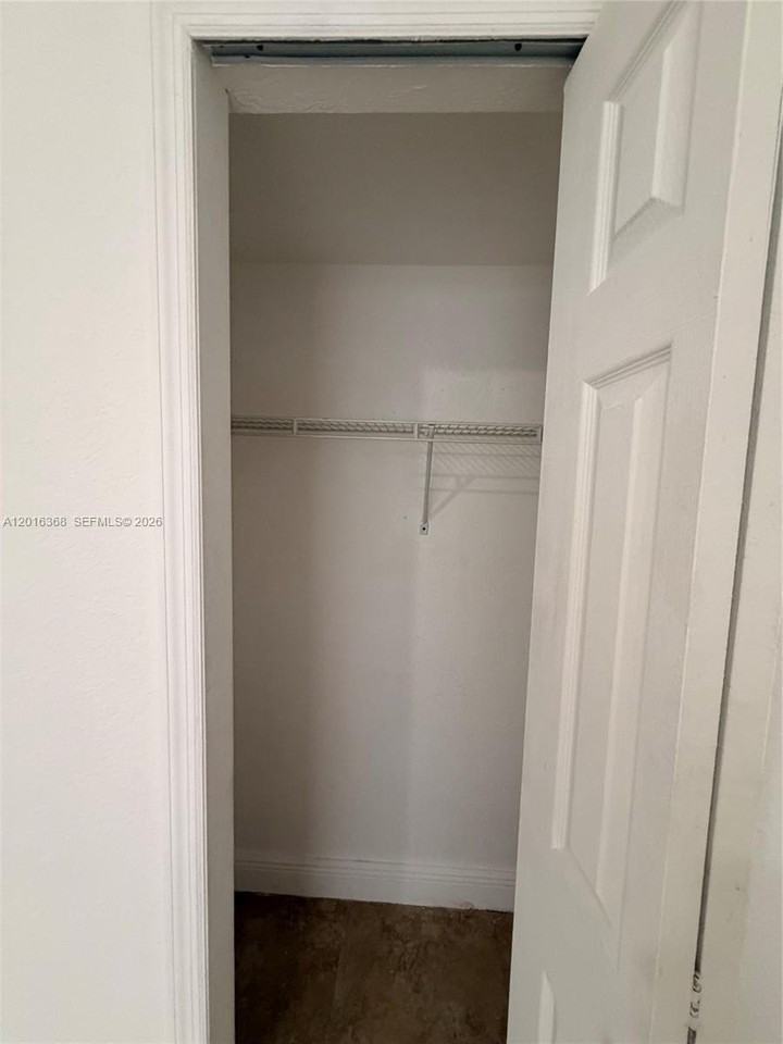 219 Nw 10th St #2 - Photo 7 of 9