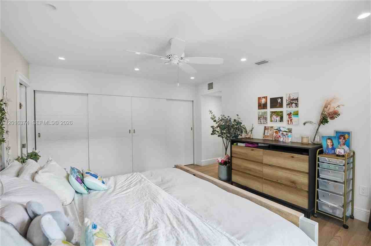 7830 Sw 53rd Pl - Photo 7 of 50