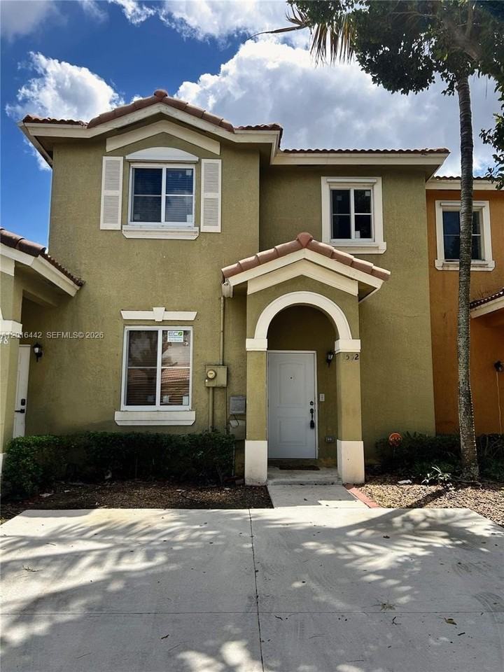 1552 Sw 2nd St - Photo 2 of 4