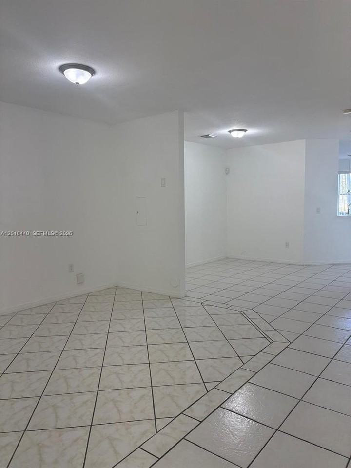 8525 Sw 165th Pl #8525 - Photo 5 of 30