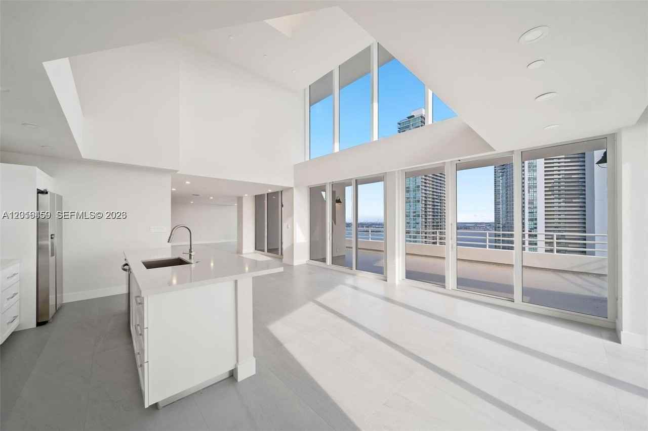 555 Ne 34th St #PH4 - Photo 6 of 42