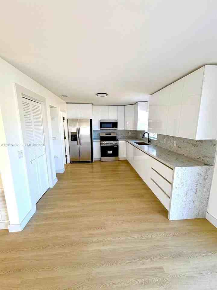2351 Sw Chestnut Ln #NA - Photo 5 of 28