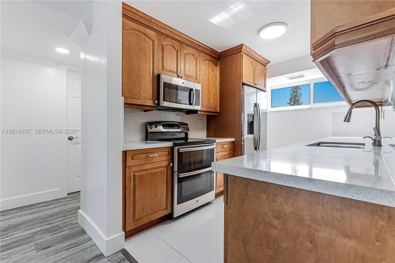 8340 Harding Ave #201 - Photo 5 of 44