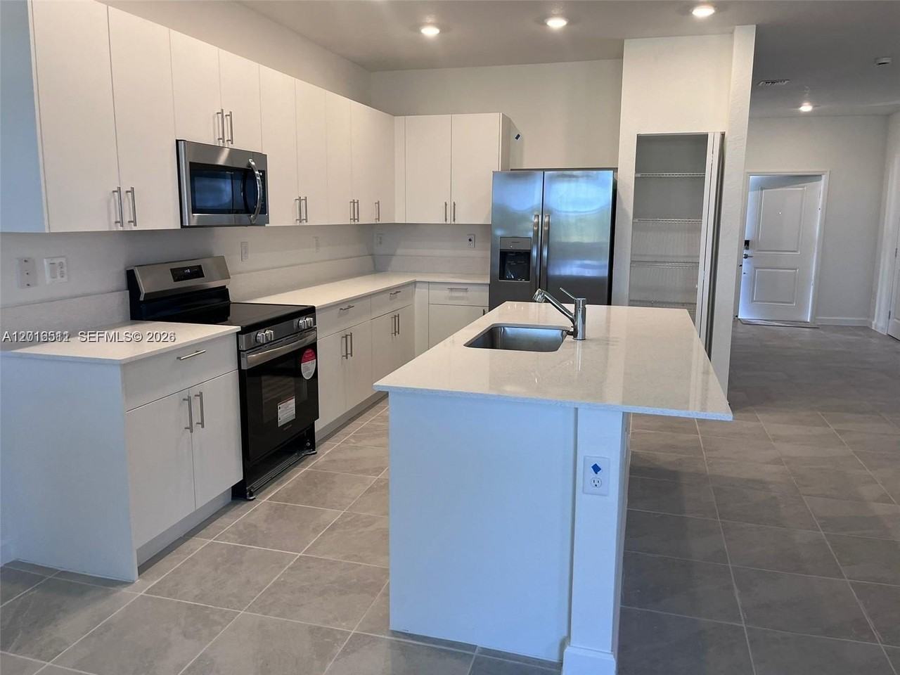 18600 Sw 136th Ct - Photo 6 of 9