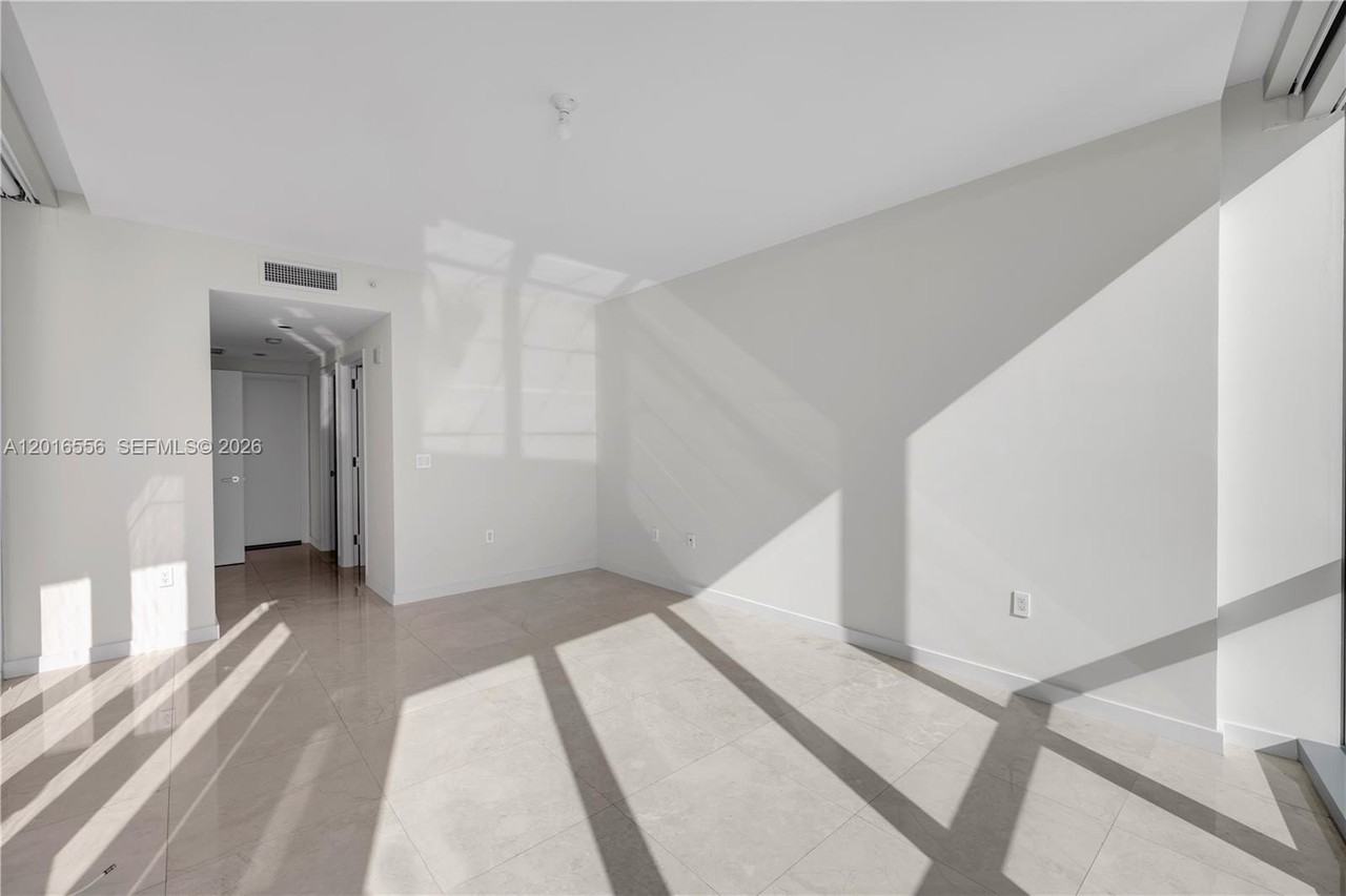 17121 Collins Ave #3901 - Photo 4 of 25