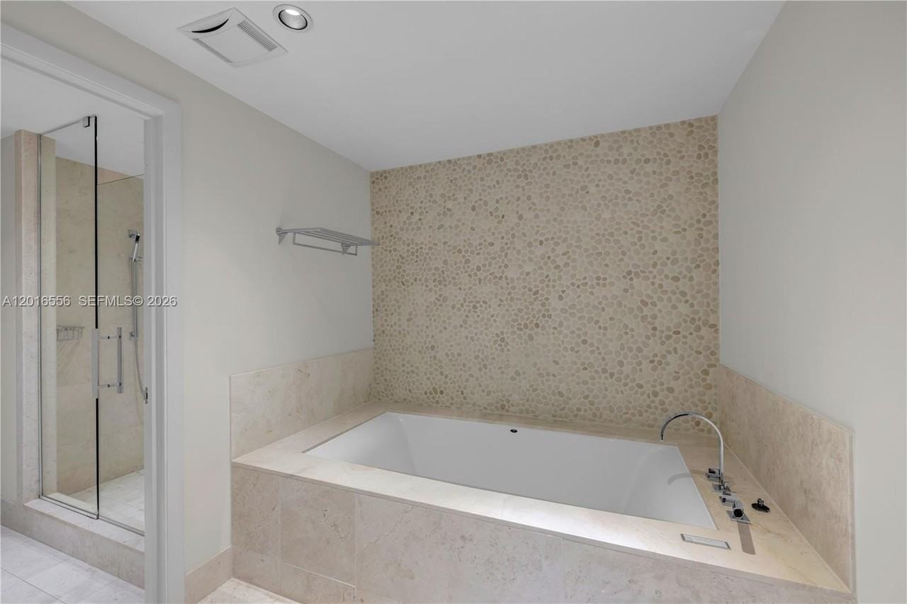 17121 Collins Ave #3901 - Photo 5 of 25
