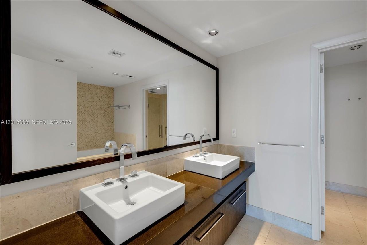 17121 Collins Ave #3901 - Photo 6 of 25