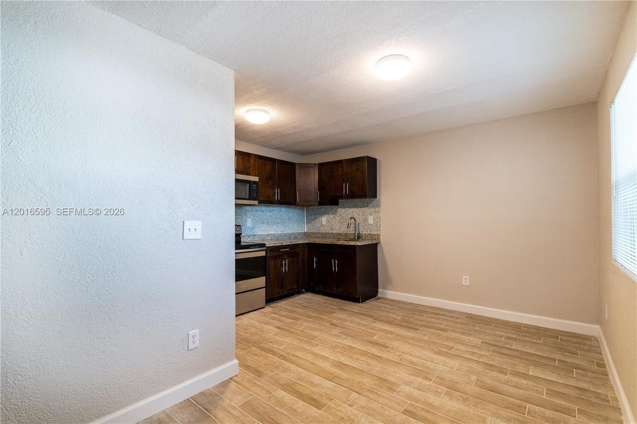 601 S Flagler Ave #12 - Photo 4 of 12