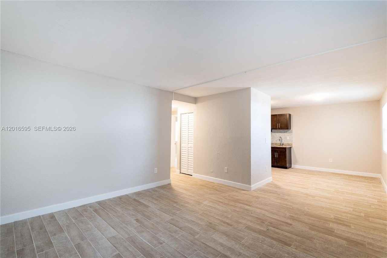 601 S Flagler Ave #12 - Photo 5 of 12