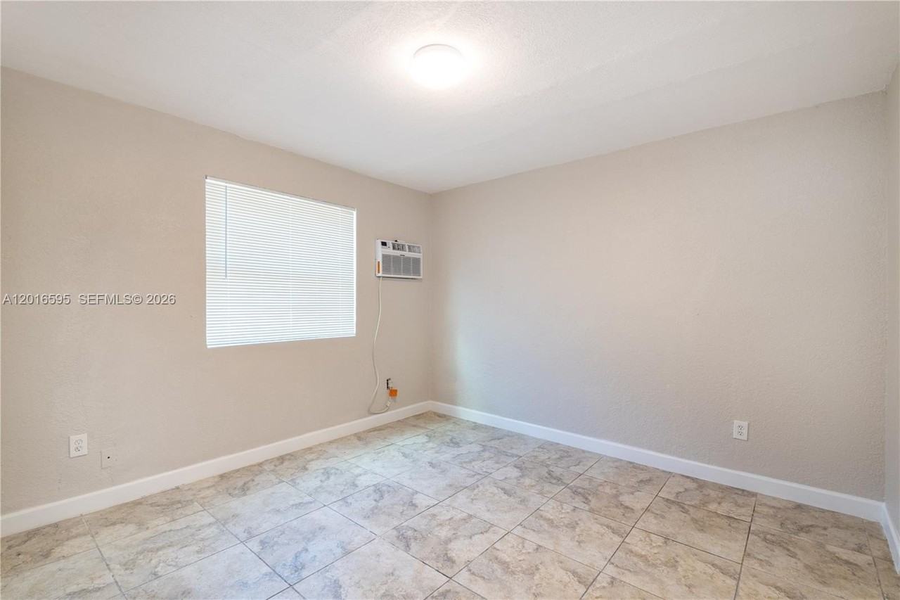 601 S Flagler Ave #12 - Photo 6 of 12