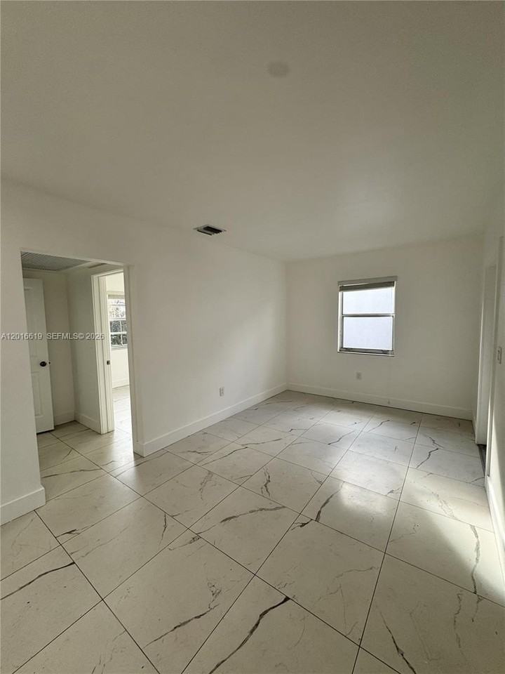 2142 Nw 1st St #2142 - Photo 4 of 9