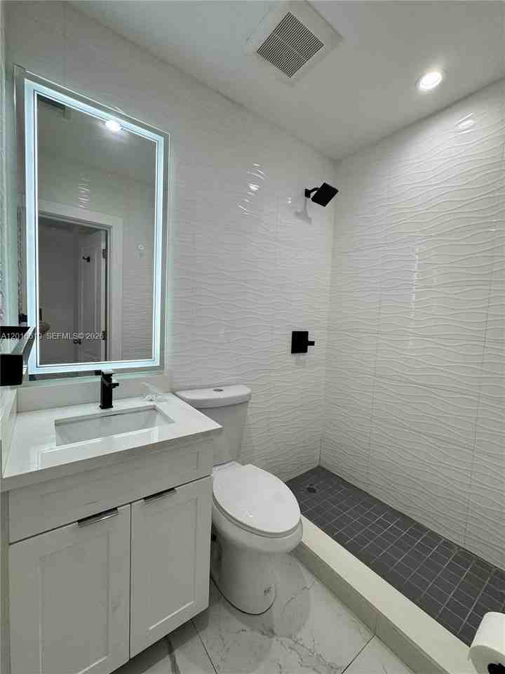 2142 Nw 1st St #2142 - Photo 5 of 9