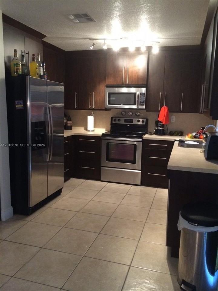10026 Sw 162nd Path - Photo 5 of 30