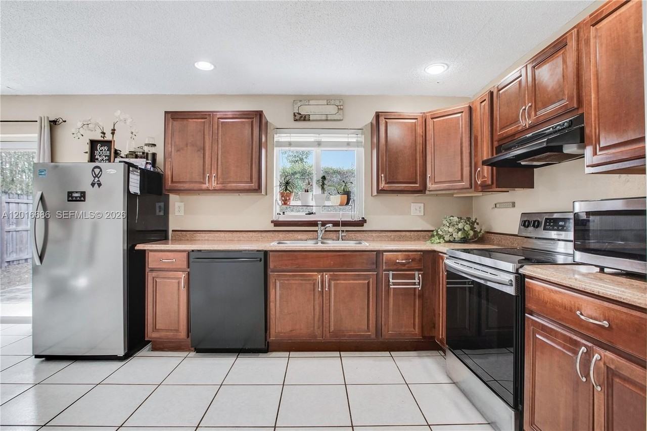 9330 Sw 165th St - Photo 6 of 20