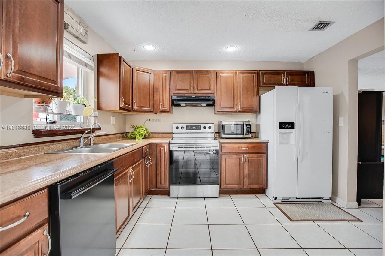 9330 Sw 165th St - Photo 7 of 20