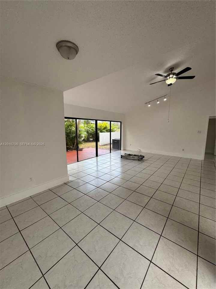 8273 Nw 36th St #8273 - Photo 6 of 11