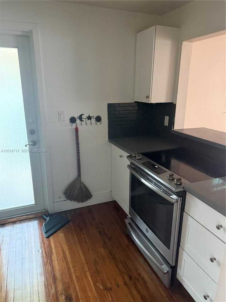 1820 Nw 81st Ter - Photo 4 of 6