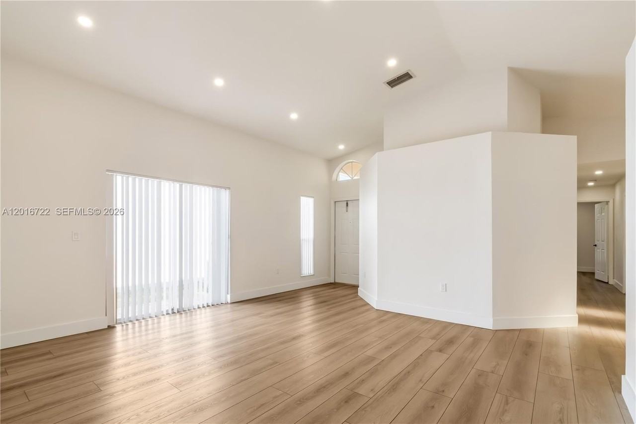 15472 Sw 148th Ter #0 - Photo 2 of 20