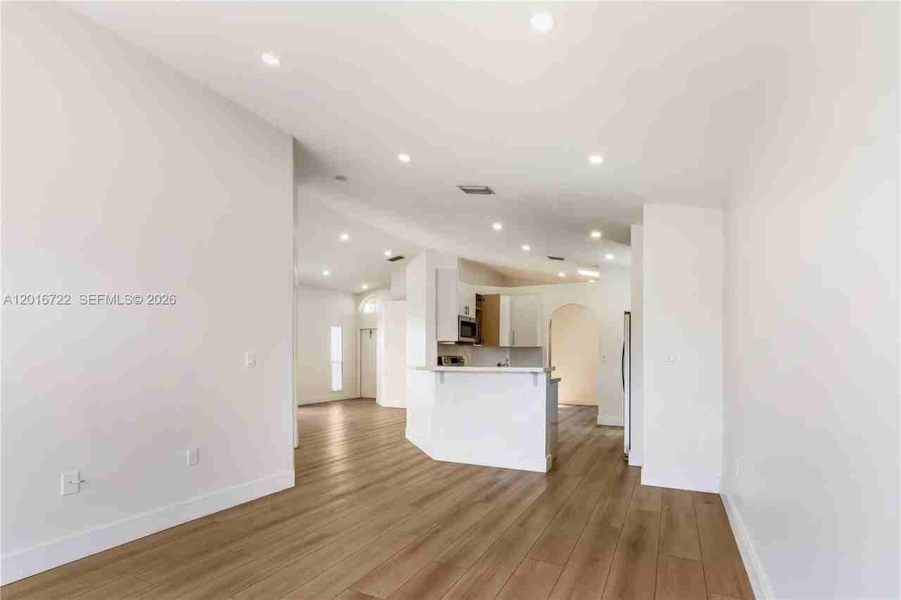 15472 Sw 148th Ter #0 - Photo 3 of 20