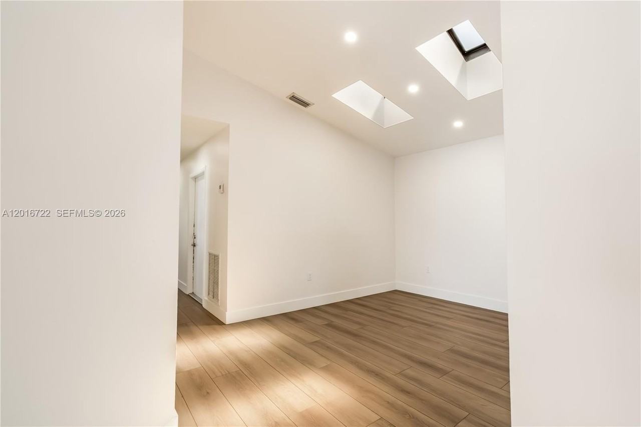 15472 Sw 148th Ter #0 - Photo 6 of 20