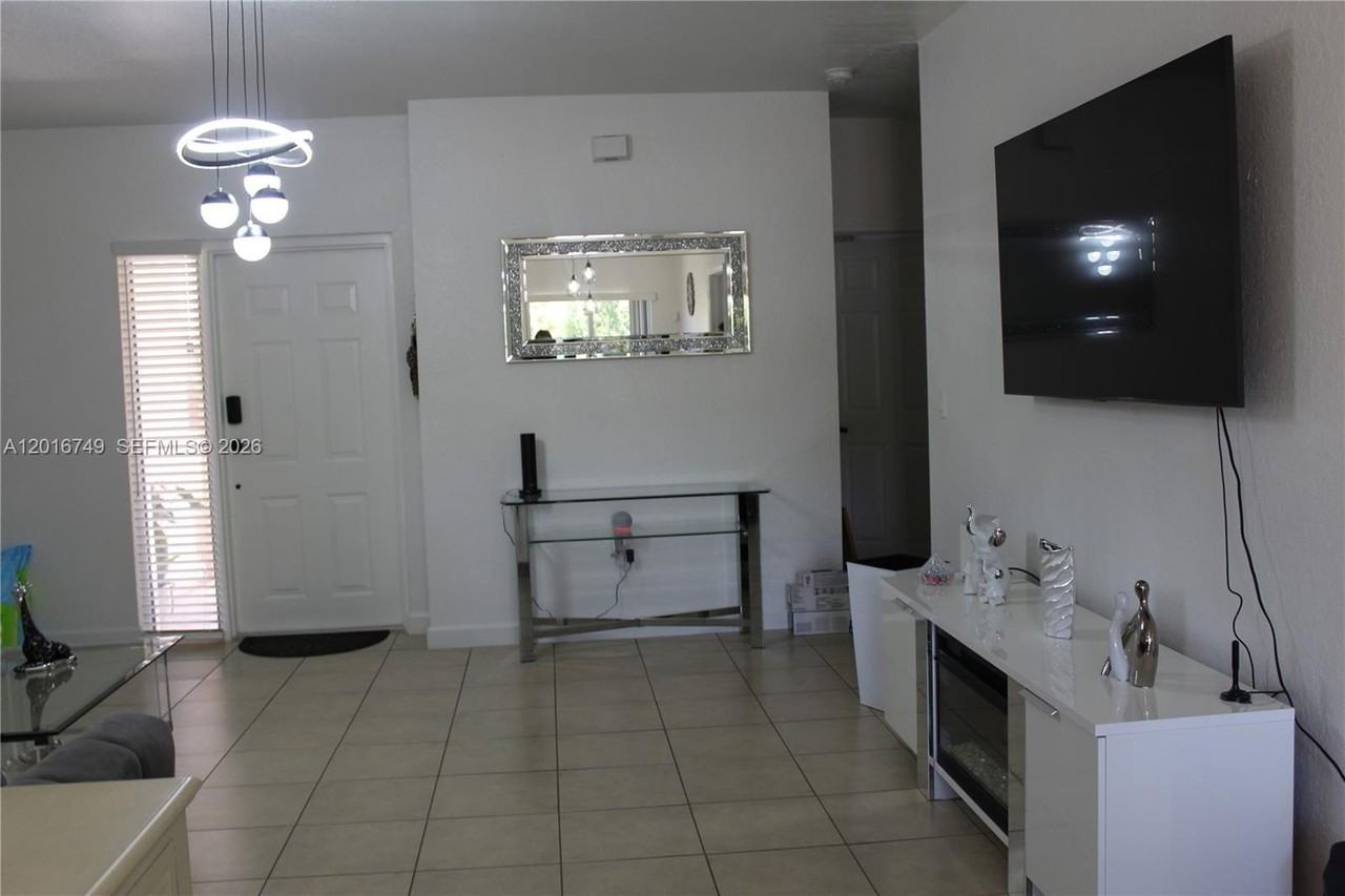 2741 Ne 4th St #103 - Photo 6 of 36