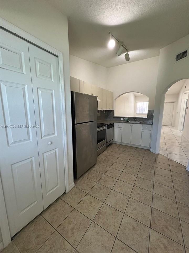 2931 Se 12th Rd #204-55 - Photo 5 of 12