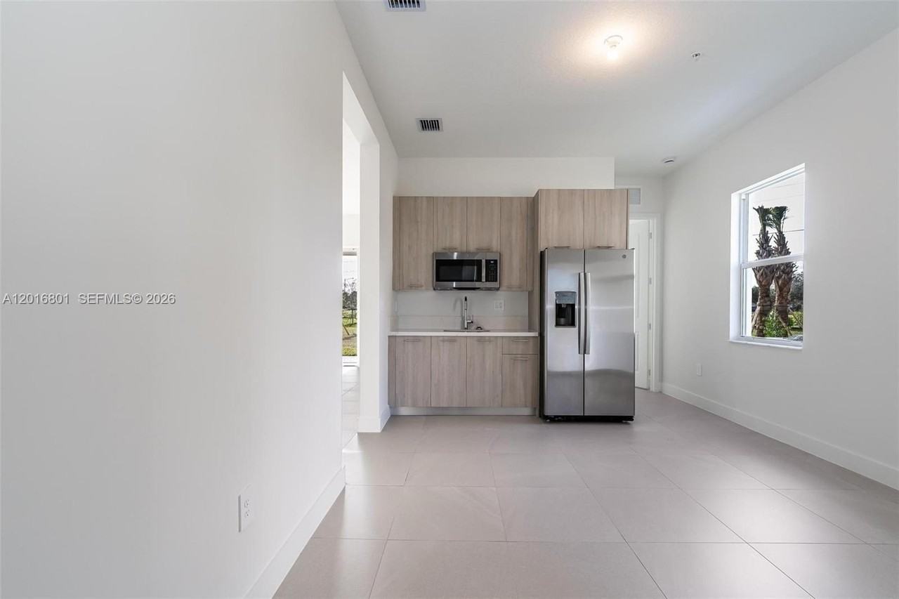 4480 Sw 122nd Ter #0 - Photo 6 of 23