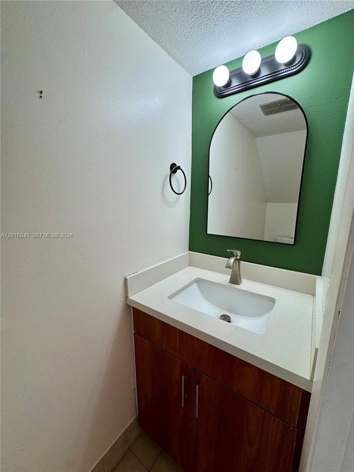 2762 W 60th St #53 - Photo 7 of 18