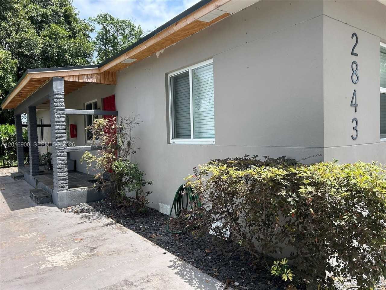 2843 Sw 37th Ct #W - Photo 2 of 20