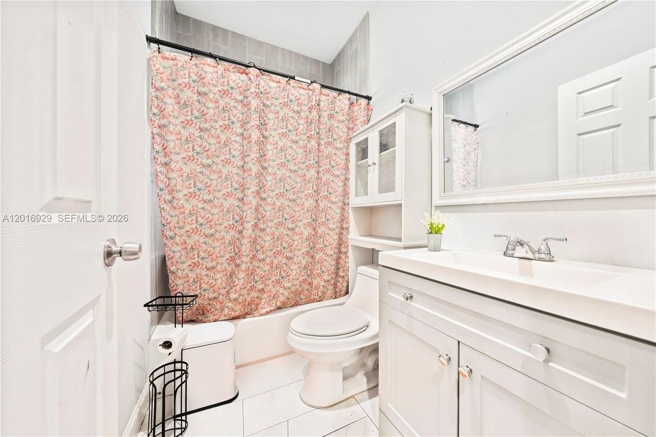4721 Nw 15th Ct #1 - Photo 6 of 11